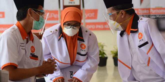 ki-ka-Ketua-MPD-M-Syaiful-Ali-Fatah-Nurul-Arbaati-Wakil-Ketua-MPD-Ernanto-Djoko-Purnomo-Ketua-DPD-PKS-Kota-Malang